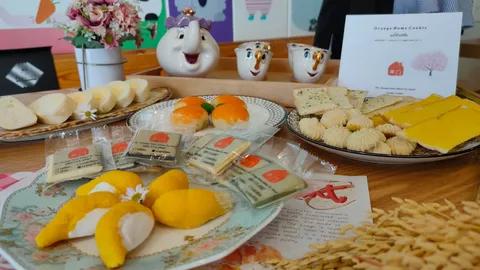 สารพัดขนมบ้านสีส้มเบเกอรี่ ทุกเมนูทำด้วยใจ จากทุเรียนภูเขาไฟของดังศรีสะเกษ