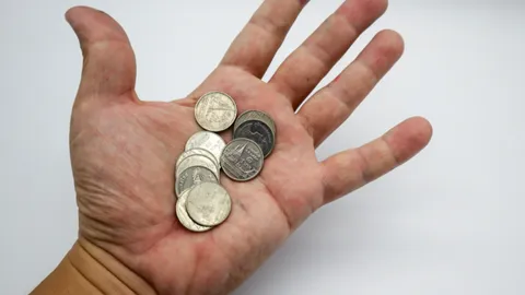 ฝันเห็นเหรียญเยอะมาก เหรียญโบราณ เหรียญสิบ เหรียญห้า เหรียญบาท หมายถึงอะไร