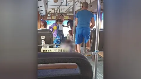 ชื่นชม "รถเมล์สาย 84" จอดช่วยคนหมดสติ พาไปส่งถึงหน้าโรงพยาบาล (คลิป) 