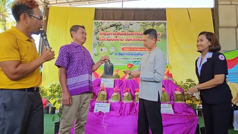 สมุทรสงครามประมูลทุเรียนสามน้ำ กรอบและมันหากันข้ามปี ราคาสูงสุดปิดที่ 1 แสน
