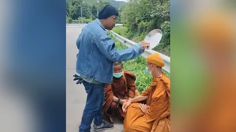 หนุ่มแจงดราม่า จับสึก "พระปลอม" ใช้ฝาบาตรฟาดหัวคนแอบอ้าง ขณะยังสวมจีวร