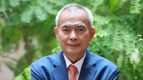 “นพ.เจตน์” ชี้ “พิธา” เป็นนายกรัฐมนตรีไม่ยาก แต่ติดกับดักปมแก้ ม.112