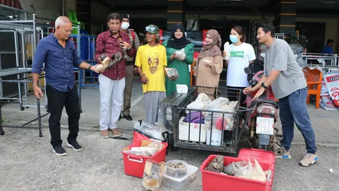 ฮือฮา หนุ่มใหญ่สะสม "อ้วกวาฬ" รวมกว่า 50 กก. คาดมูลค่ากว่า 50 ล้านบาท (คลิป)