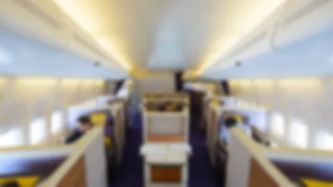 ทัวร์ลงโพสต์หมอ วิจารณ์ลูกเรือ "ยืนค้ำหัว" ชาวเน็ตบอก หมดยุคหมอบ ประเคน 