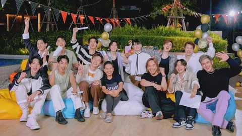 เปิดตัว 12 หนุ่ม ใครรับบทอะไรใน Pit Babe The Series by CHANGE2561 พร้อมโชว์เคมีสุดปัง