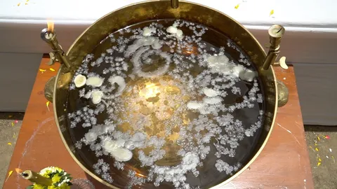 คอหวยมาตามแรงศรัทธา ส่อง "เลขเด็ด" ขันน้ำมนต์ วัดหลวงพ่อผอม งวด 1/7/66