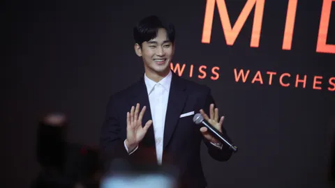 คิมซูฮยอน บินตรงร่วมอีเวนต์ แม้มาถึงไทยดึกมาก แต่แฟนคลับยังรอต้อนรับ