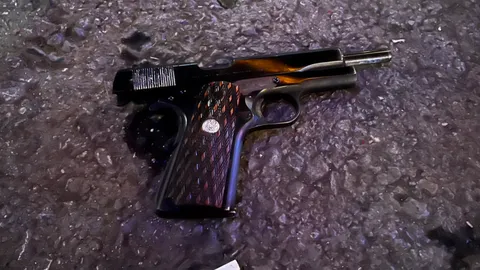 นักเลงอ่างทอง ดวลปืนกลางร้านเหล้า เอก วัดจันทร์ฯ โดน 8 นัดไปตายรพ.