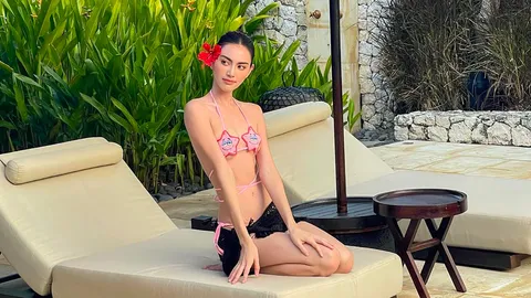 "ใหม่-ดาวิกา" โพสต์แซ่บใส่บิกินีตัวจิ๋ว พร้อมแคปชันออกตัวกลัวโดนไม้เรียว