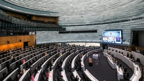 "ประธานสภาฯ" ต้องเป็นคนเหมาะสม มอง "ก้าวไกล-เพื่อไทย" นอนเตียงเดียว แต่คนละฝัน