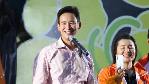“พิธา” โชว์เว่าอีสาน บอกศัตรูประเทศไม่ใช่ก้าวไกล อย่าซีเรียสใบ้หวยไม่ถูก