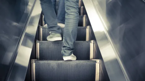 เช็กจุดเสี่ยงอันตรายบน "บันไดเลื่อน" หลีกเลี่ยงได้ ลดอุบัติเหตุเกือบ 100%