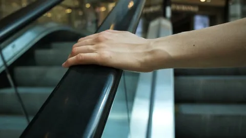 บันไดเลื่อน มีหน้าที่และมาตรฐานอย่างไร ส่วนประกอบมีอะไรบ้าง