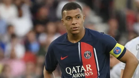 อยู่ต่อหรือย้ายเลย สื่อดังชี้อนาคต “เอ็มบัปเป” หากไม่ต่อสัญญา “เปแอสเช” ใน 31 ก.ค. นี้