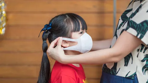 10 หน้ากากอนามัยเด็ก ยี่ห้อไหนดี 2023 คุณภาพดี ใส่สบาย ไม่อึดอัด