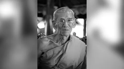 สิ้น "หลวงปู่สนม อติธัมโม" พระเกจิชื่อดัง จ.นครสวรรค์ สิริอายุ 100 ปี