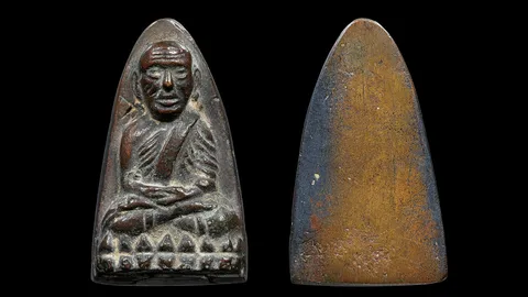 พระหลวงปู่ทวดหลังเตารีด 2505 พิมพ์องค์พระคมชัดลึก เป็นที่สุดองค์หนึ่ง