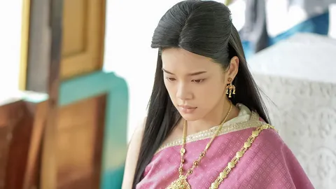 "เฌอปรางBNK48" กัดฟันสั่นสู้ กระโดดลงแม่น้ำหนีงานแต่ง ใน "บุษบาลุยไฟ"