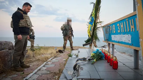 "เซเลนสกี" เยือนเกาะงู วาระครบรอบ 500 วันสงครามยูเครน