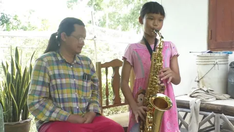 เปิดใจ "น้องกุ๊กไก่" คลิปพ่อทำเซอร์ไพรส์ซื้อแซกโซโฟน เผยฝันอยากเป็นครูดนตรี