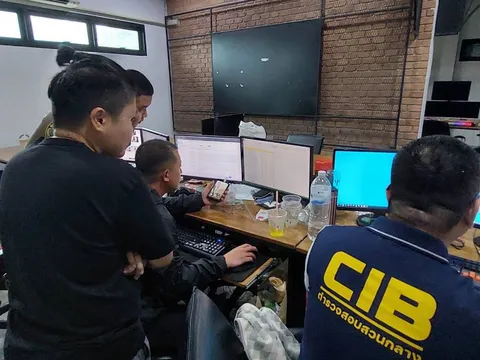 ตร.บุกทลายเว็บคลิปลามกที่เชียงใหม่ และรวบแอดมินเว็บโป๊ที่อุบลฯ ได้กว่า 30 เว็บ