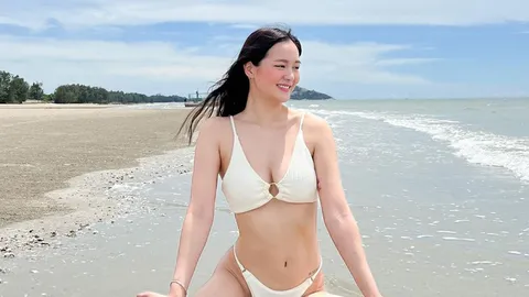 สวยแซ่บ "น้องเหนือ-ดิสรยา" อวดความเซ็กซี่ในชุดบิกินีสีขาว จน "แม่กบ" ต้องคอมเมนต์