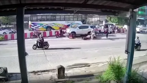 รวบหนุ่มเมาหนักขับมิวเอ็กซ์ กวาดเรียบ 10 คันรวด ขาหักสาหัส 1 (คลิป)