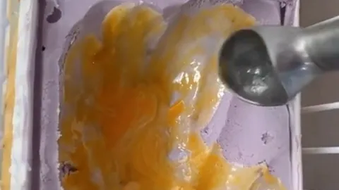 ร้านชาบู แจงคลิปลูกค้าโชว์ทำไอติมไข่แข็ง ตอกไข่ดิบในตู้ไอศกรีมส่วนรวม (คลิป)