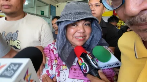 คุมร่างทรงร่วมฆ่าม่ายสาวฝากขัง โบกมือบ๊ายบายญาติ หวิดโดนประชาทัณฑ์ (คลิป)