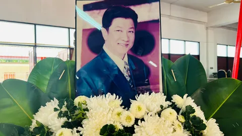 มิตรรักแฟนเพลงร่วมอาลัย พนม นพพร เสียชีวิตวัย 77 ปี ตั้งศพวัดบางรักน้อย 