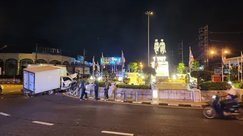 อีกแล้ว หนุ่ม 21 วูบหลับชนรั้วอนุสาวรีย์ย่ามุก ย่าจัน กลางเมืองภูเก็ต 