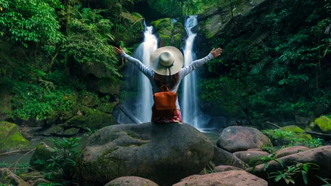 ชวนสัมผัสบรรยากาศอันเย็นฉ่ำกับ 5 สถานที่ท่องเที่ยวสุดฮิตประจำฤดูฝน 