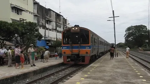 ชาวสวรรคโลกสุดดีใจ รถไฟขบวนสวรรคโลก-ศิลาอาสน์ กลับมาบริการหลังหยุดไป 3 ปี 