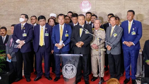 ส.ว.ลั่น เอาผิดแพ่ง-อาญา แก๊ง "ล่าแม่มด" ประเดิมฟ้อง "ทนายเดชา-ทนายอั๋น" (คลิป)