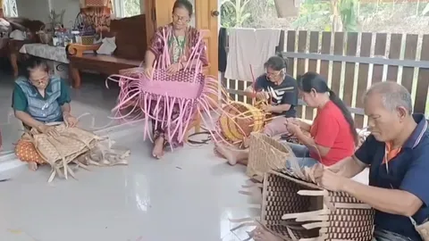 ผู้สูงอายุบ้านหนองจรเข้ รวมกลุ่มวิสาหกิจชุมชน สานตะกร้าหารายได้ให้คนในชุมชน