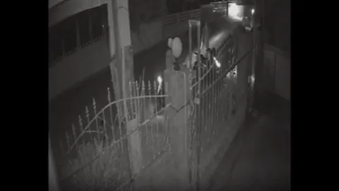 "โจ๋กาฬสินธุ์ดุ" ดักยิงอริ ตาย 1 เจ็บ 1 ตร.รู้ตัวมือยิงแล้ว-เร่งลากคอ