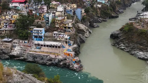 สลด หม้อแปลงระเบิดริมแม่น้ำอินเดีย ไฟฟ้ารั่วช็อตคนตาย 15 ศพ เจ็บอื้อ