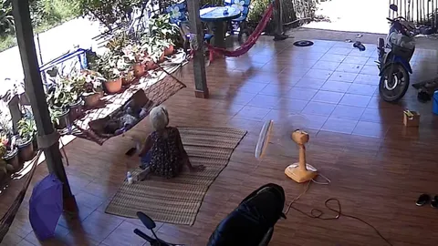 เปิดคลิปภัยใกล้ตัว นาที "ใบพัดลมแตก" จนฝากระเด็นหลุด เกือบพุ่งโดนคุณยาย