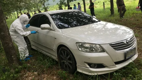 สลด แม่กับลูกชาย กินยาตายหนีปัญหาหนี้สิน ดับคารถเก๋ง 2 ศพ