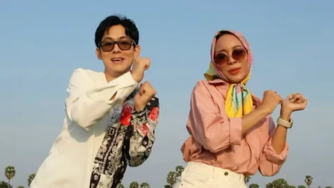 "อ๊อฟ-ใบตอง" โชว์ร้องเพลงคู่ ชวนดูเอ็มวีตัวเต็ม "คู่ฟัดคู่กัน"