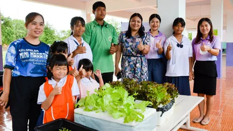 ร.ร.บ้านมอสมบูรณ์มิตรภาพ สอนนักเรียนปลูกผักไฮโดรโปนิกส์ ขายหาทุนอาหารกลางวัน