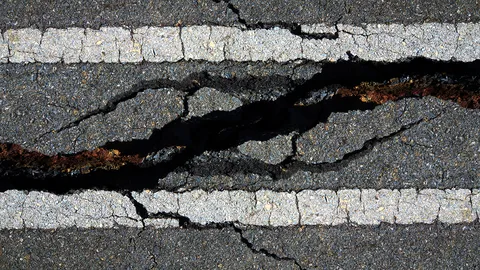 ถนนพัทยาใต้ สาย 2 พื้นผิวถนนแนวขอบตะแกรง ยุบตัวเป็นร่องลึกและยาว วอน จนท.แก้ไขด่วน