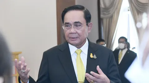 บิ๊กตู่ เข้าทำเนียบฯ ตรวจความพร้อมจัดงานสโมสรสันนิบาตฯ ก่อนประชุม ก.ตร.