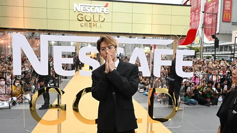 แจ็คสัน หวัง บุกเซอร์ไพรส์ เดอะ ไฟน์เนส แมนชั่น เปิดบ้านชวนลองเนสกาแฟ โกลด์ เครมมา กลางเมือง