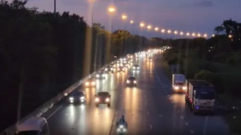 เริ่มหนึบ สายเอเชียรถหนาแน่น ปชช.เดินทางขึ้นเหนือ ช่วงวันหยุดยาว (คลิป)