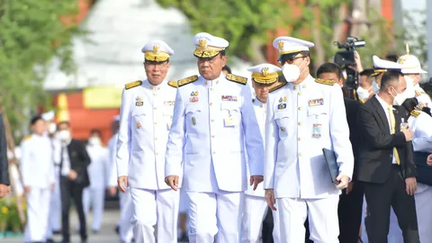 “ประยุทธ์” ไม่ตอบสื่อ ด้าน “ประวิตร” ปิดปากเงียบ พปชร. ร่วมดีลลับฮ่องกง (คลิป)