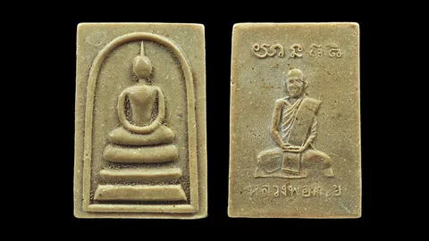 สมเด็จหลังรูปเหมือน หลวงพ่อกวย รุ่นแรก พระเครื่องสภาพงาม องค์แชมป์ในรุ่น