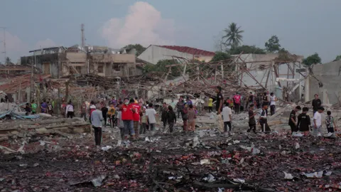 โกดังพลุบึม กลางเมืองโก-ลก ตาย 10 เจ็บกว่า 100 บ้านพินาศกว่า 200 หลัง