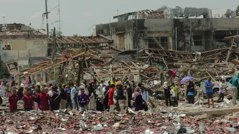 มทภ.4 สั่งสอบใบอนุญาตโกดังเก็บพลุ ชี้ ดินระเบิดมีขนาด 5 ตัน รัศมีทำลาย 2 กม.