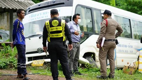 รถเมล์เชียงราย-น่าน เสียหลักพุ่งข้ามเลนบนถนน 1020 ที่ ต.ดอยลาน เจ็บ 9 ราย